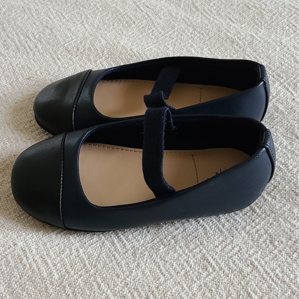 Shoes - Picture 2 of 4